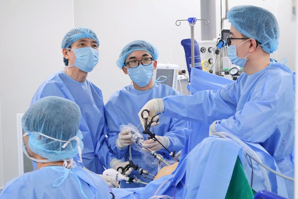 3 giờ phẫu thuật cứu bệnh nhân ung thư dạ dày 5 bệnh nền